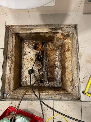 Aquafix Drainage London - 24/7 Emergency Drainage Services - Drain Unblocking & Clearance - Sewer Clearance in London — Customer photo
